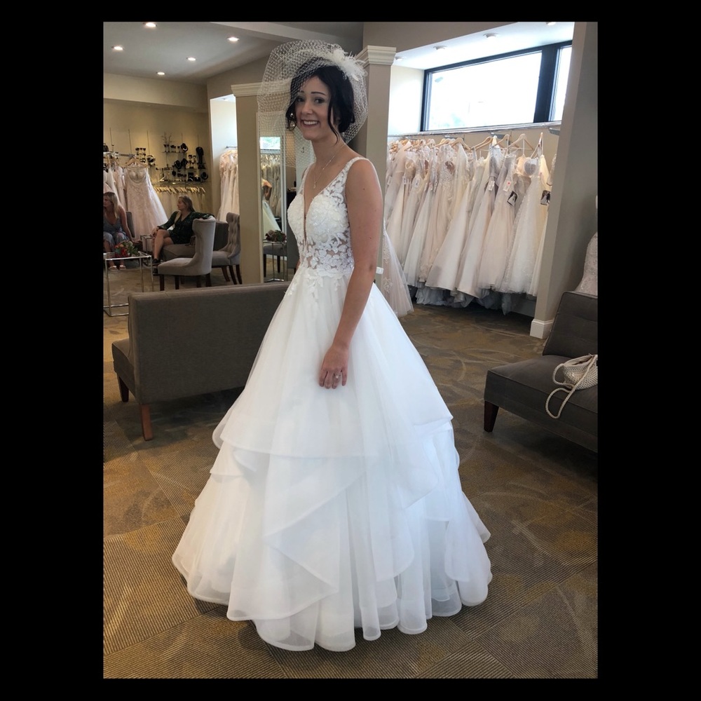 New Unaltered Wedding Dress - Picture 3 of 6
